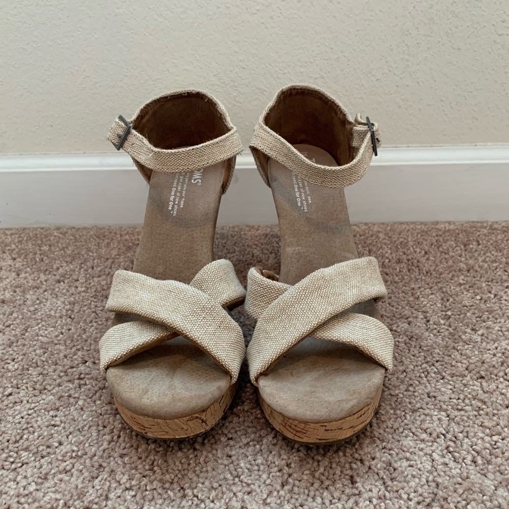 Toms. Size 10. Tan.